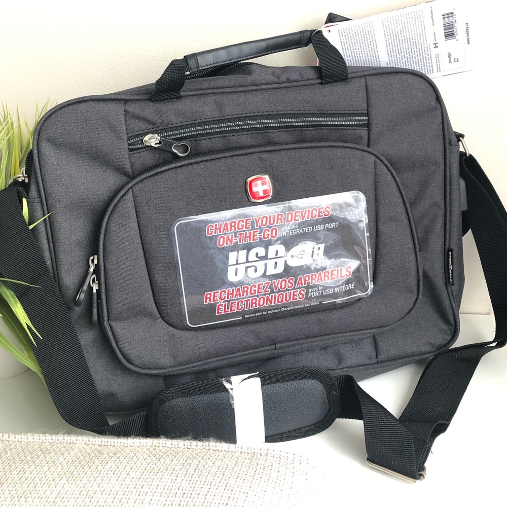 SwissGear | Laptop Case with integrated USB charger